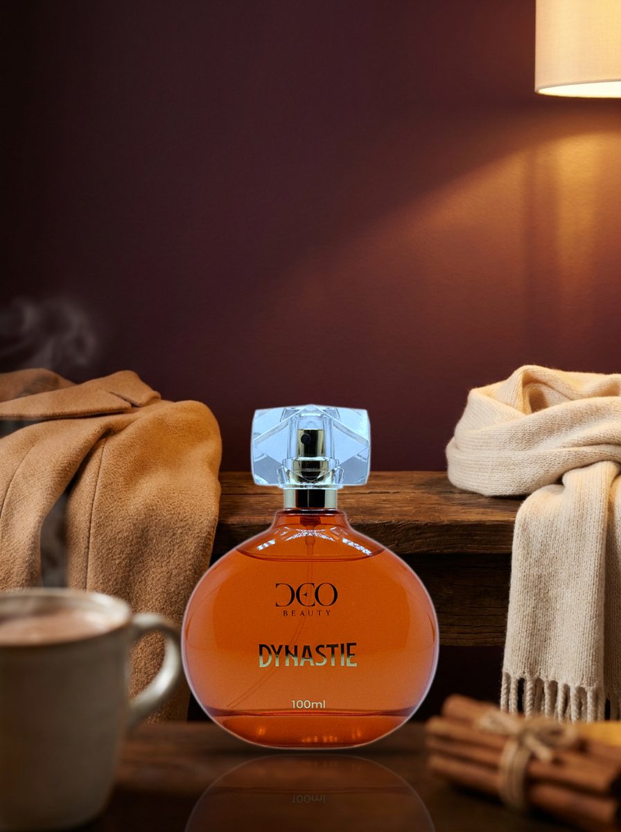 Perfume Dynastie DeoBeauty com casaco de lã e cachecol